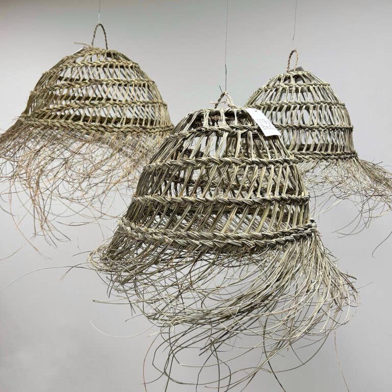 Lampe Bol Lovely aus geflochtenem Seegras im Boho-Stil