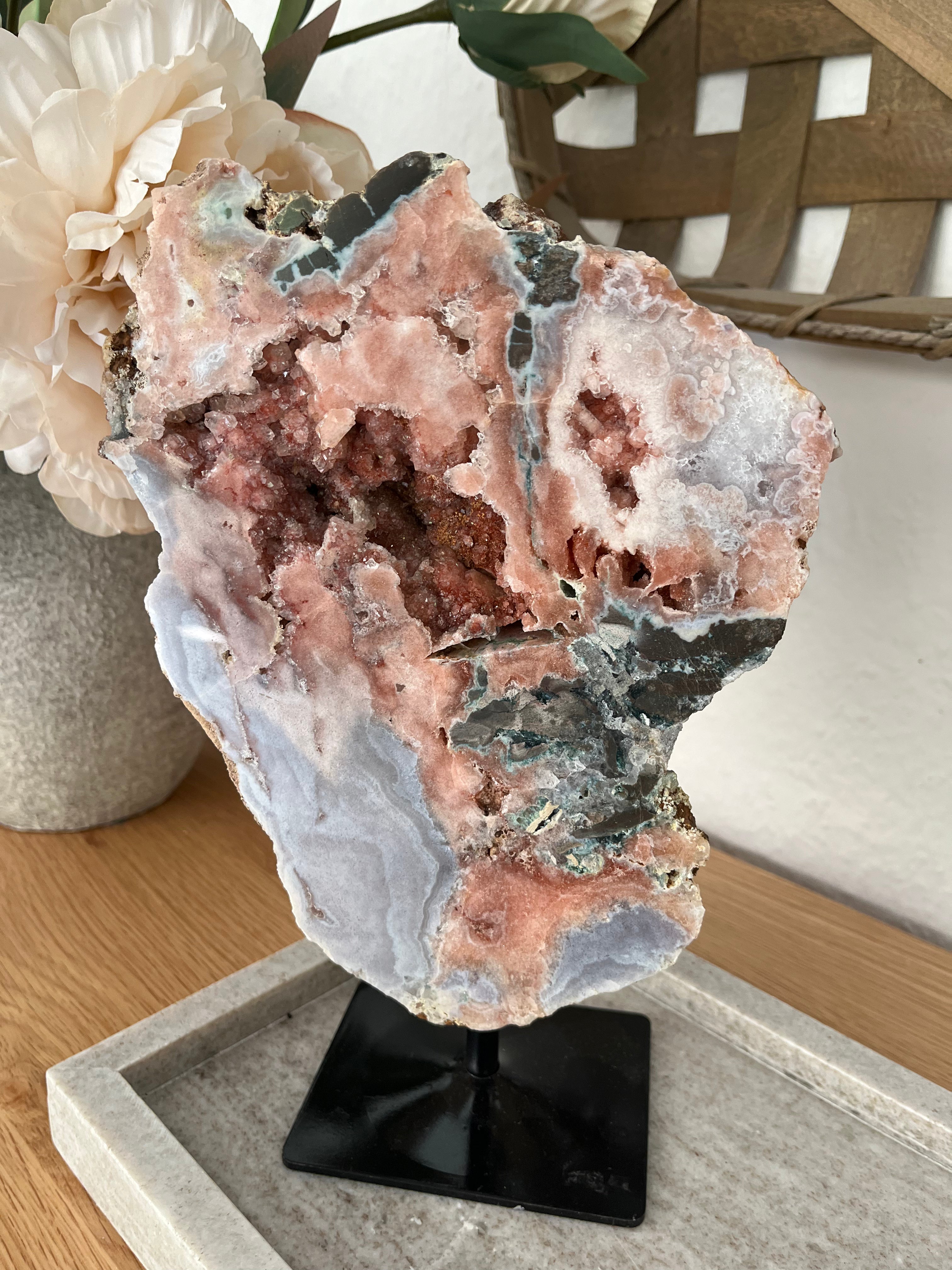 Seltener Edelstein Aufsteller " Rosa Amethyst "